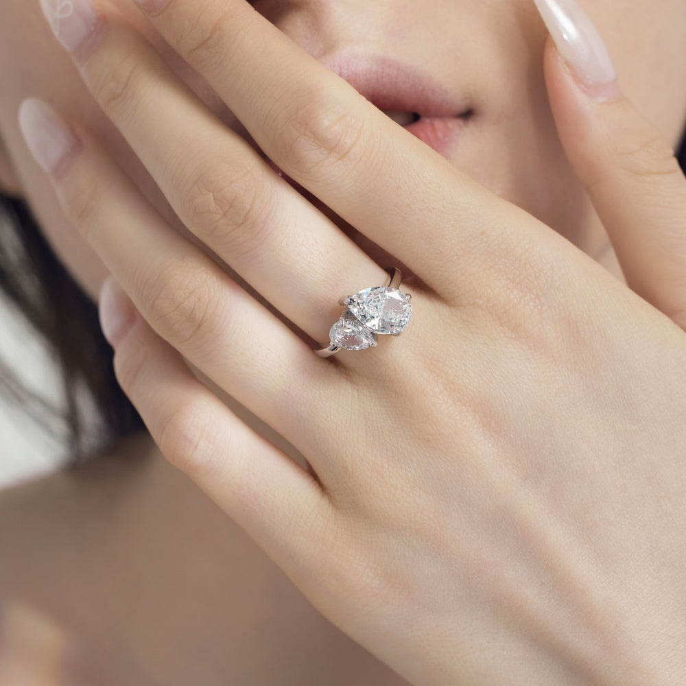 AMORE 4.5 ct. Pear Toi Et Moi Ring