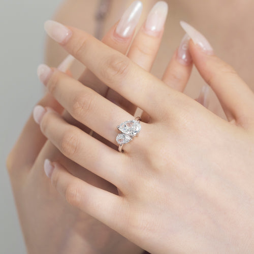 AMORE 4.5 ct. Pear Toi Et Moi Ring