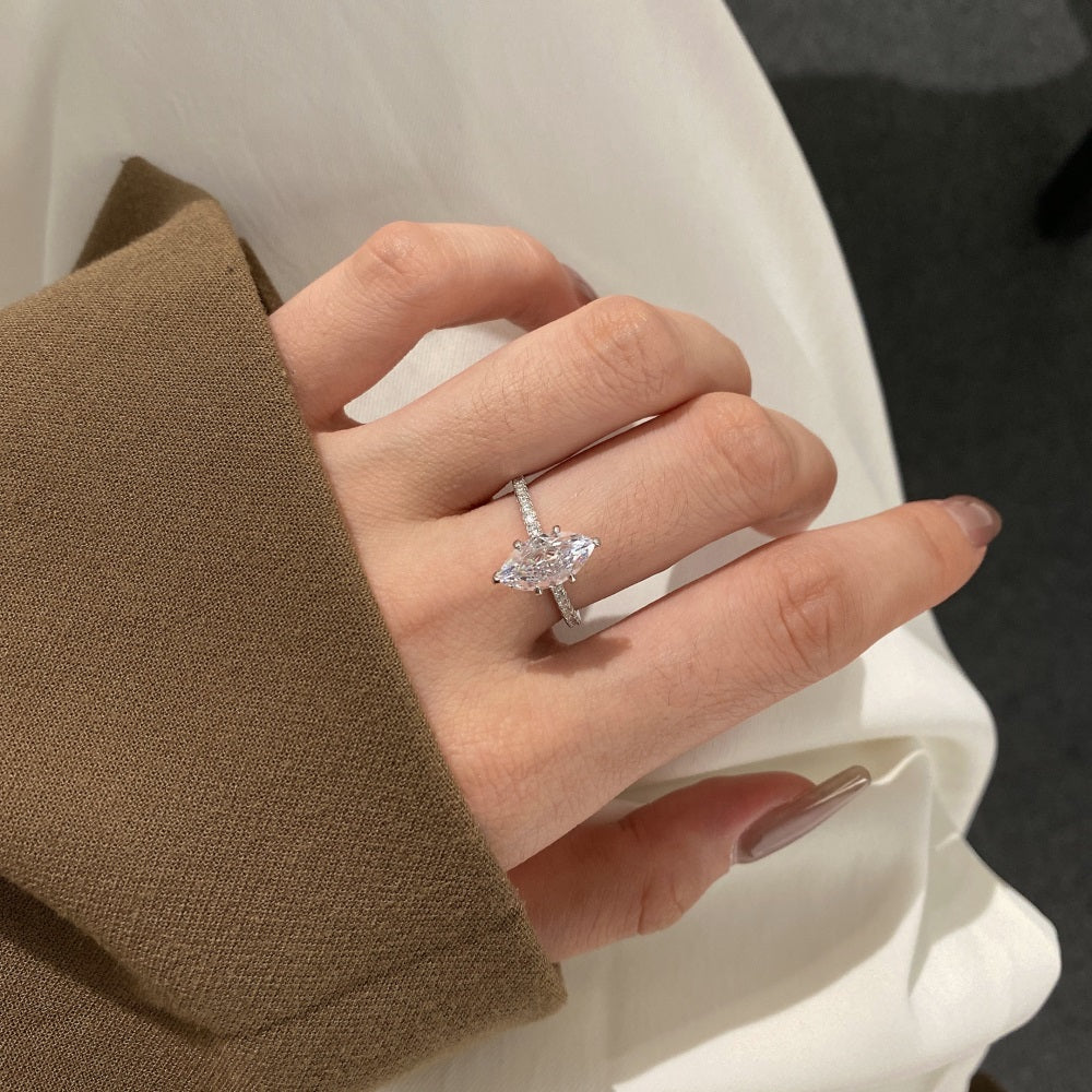 LUNA 1.5 ct. Marquise Pave Ring