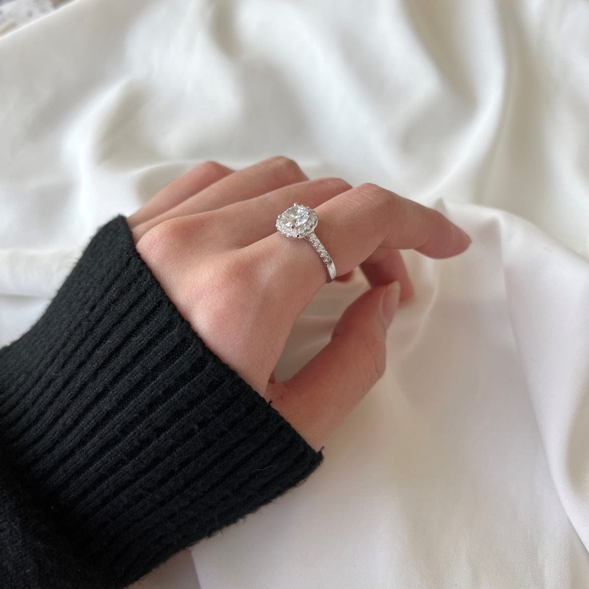 ELL 1.5 ct. Round Halo Ring