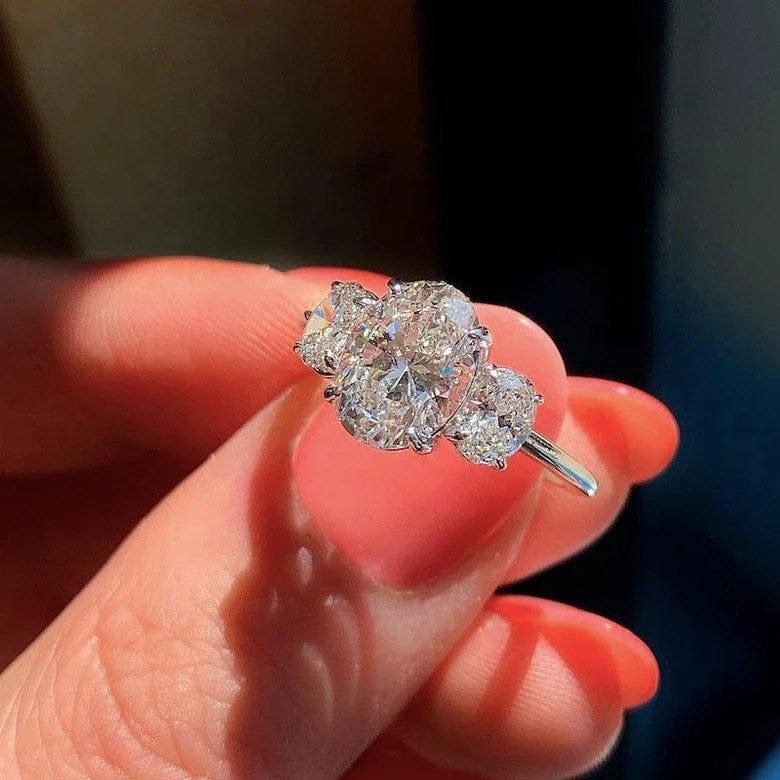 VENICE 3.5 ct. 3 Stone Trinity Oval Ring