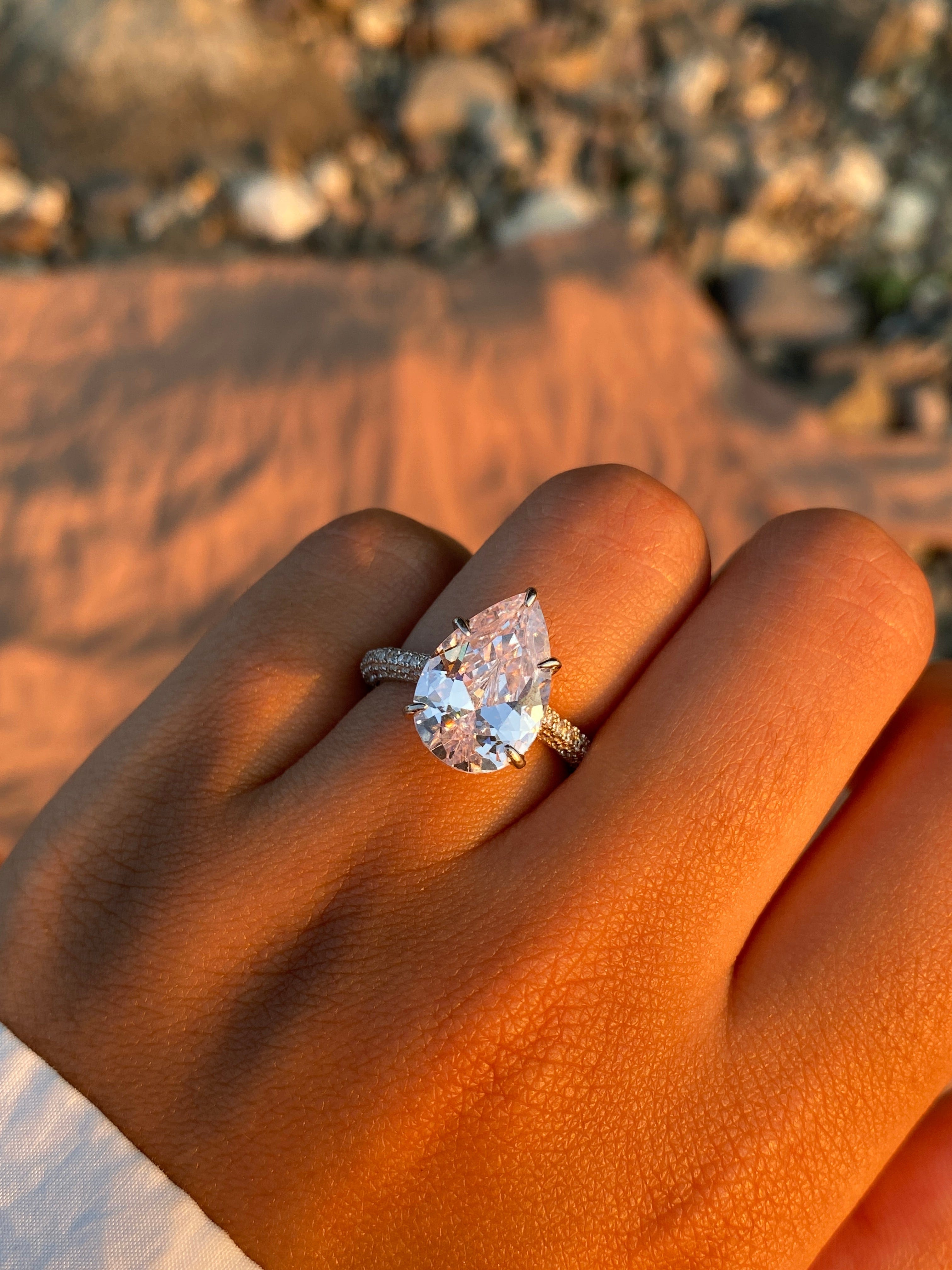 Pear shaped diamond ring no halo Clearance