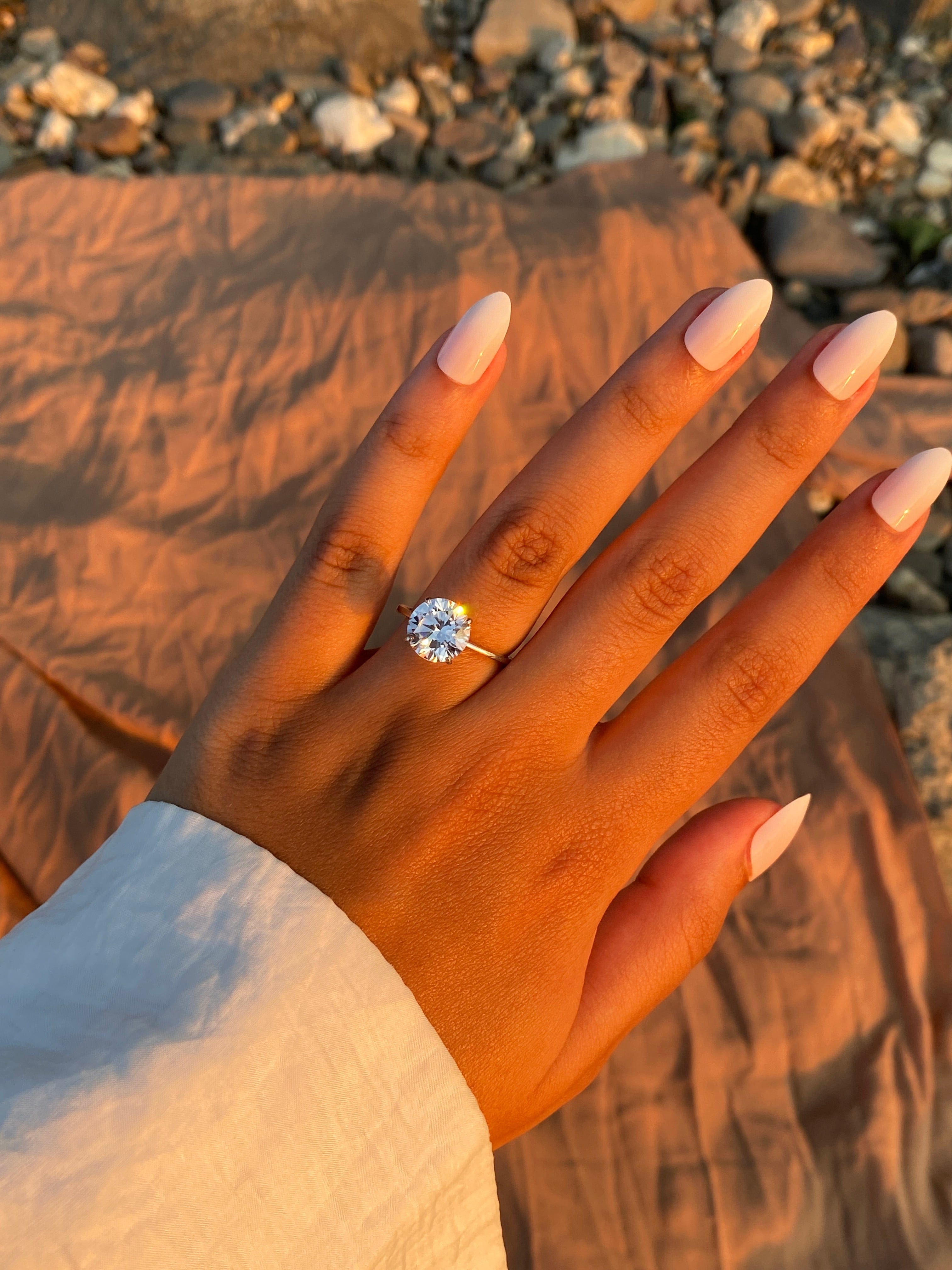 MANDY 4 ct. Round Shaped Ring