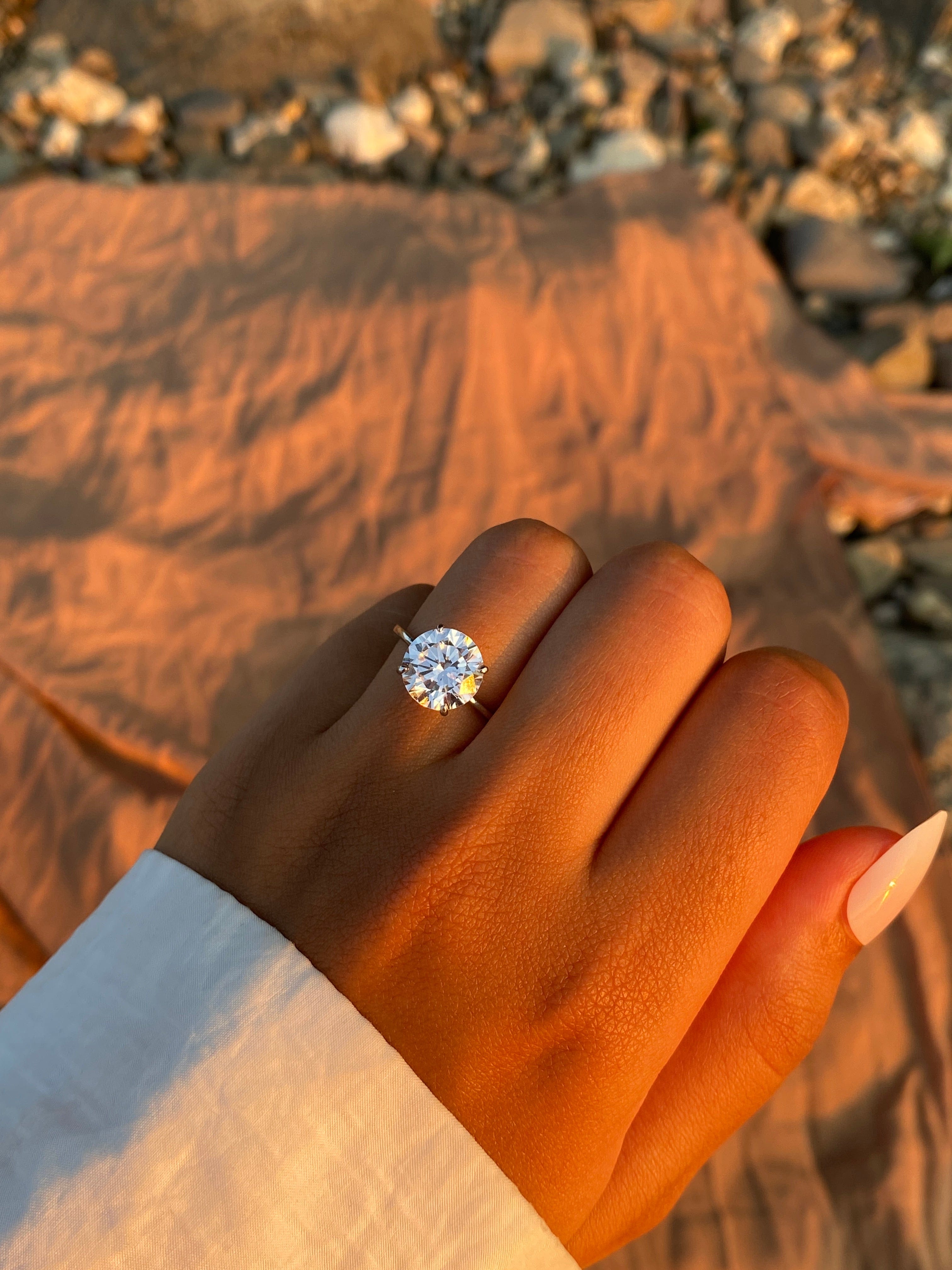 MANDY 4 ct. Round Shaped Ring