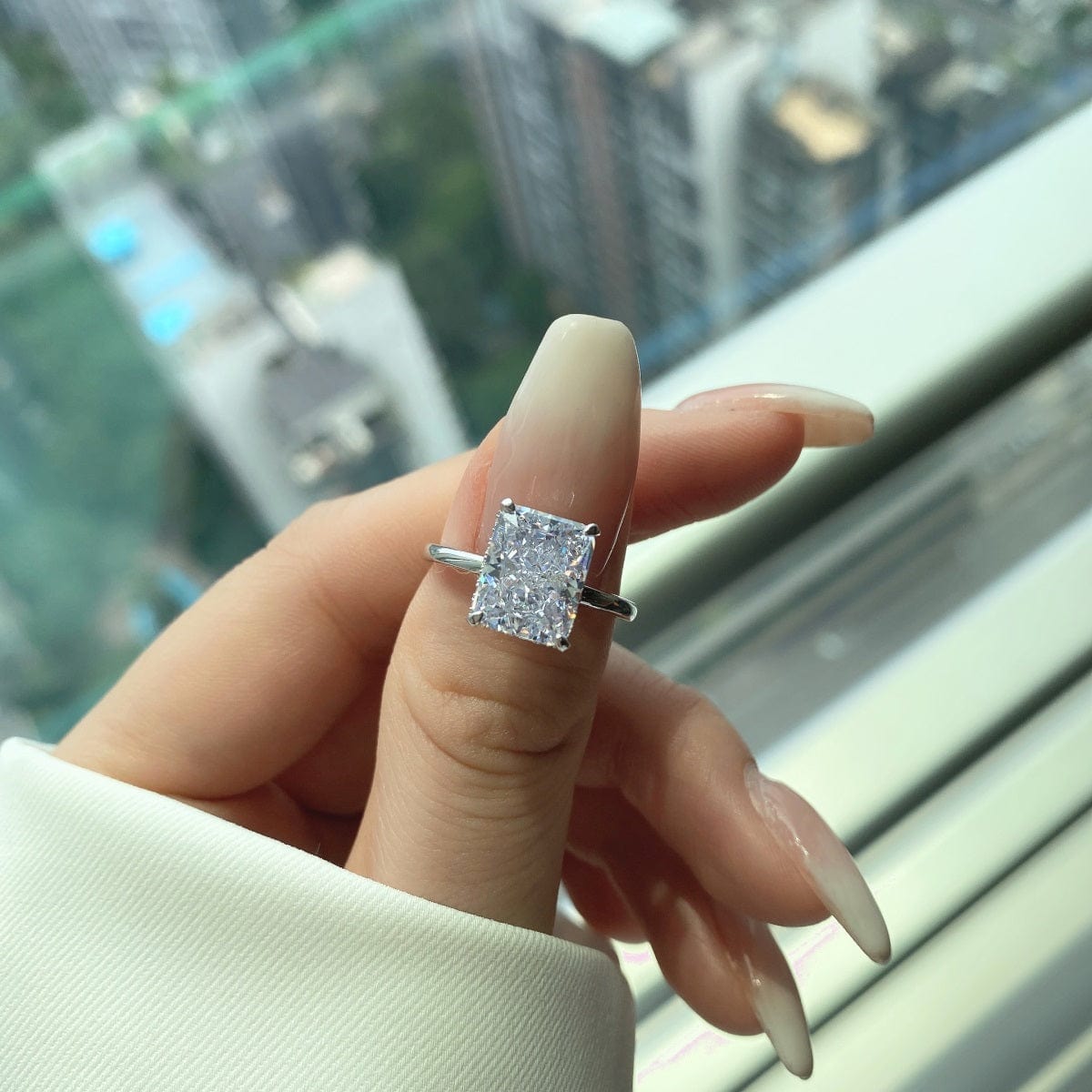 Aura oval-shaped diamond ring